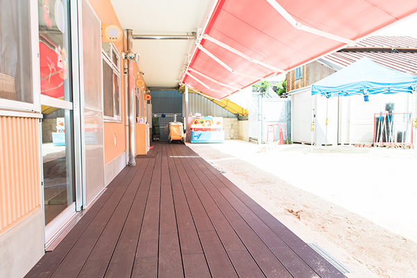ウッドデッキテラス